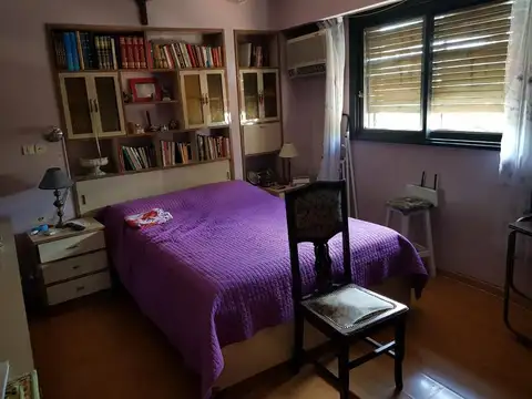 Chalet sobre gran lote en Adrogué.