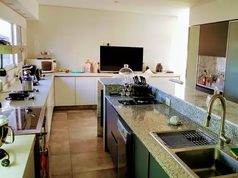 Casa en Venta con 5 cocheras