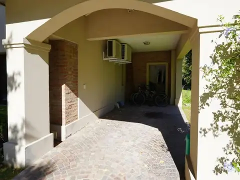 Casa 4 ambientes con 4 baños