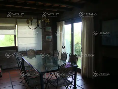 Casa 5 ambientes con 2 baños
