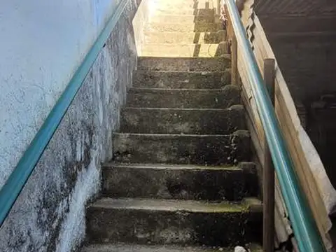 Av Ángel T de Alvear al 800