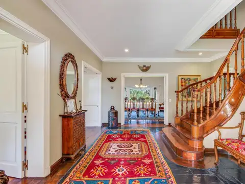 Casa en Venta con 8 cocheras