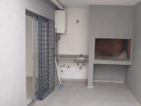 Casa en Alquiler con 1 cochera