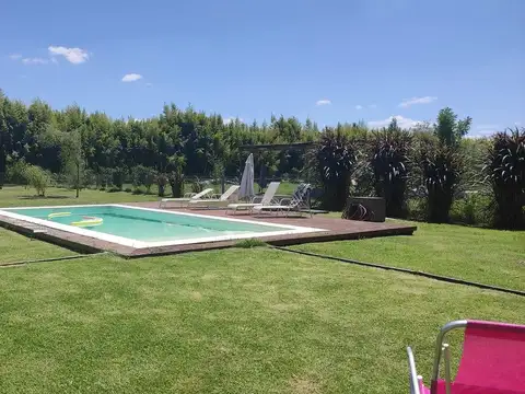 Casa en Alquiler con 2 cocheras