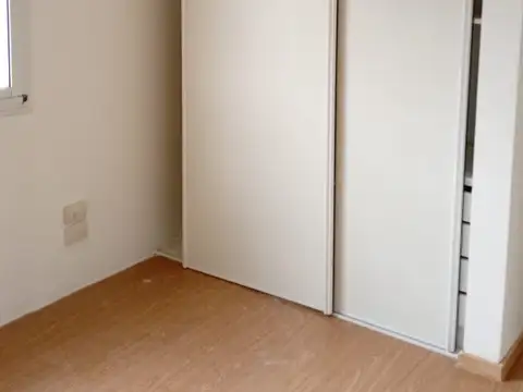 Lorenzo López 1000, Piso 1