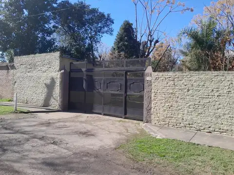 Casa en Venta con 3 cocheras