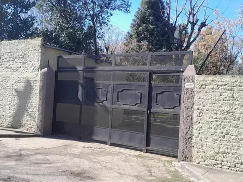 Casa 6 ambientes con 2 baños