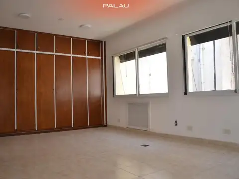 Oficina 11 ambientes con 6 baños