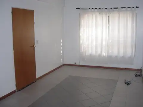 Alquiler Departamento 3 Ambientes con patio y cochera en Saavedra