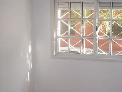 Depto Tipo Casa en Alquiler con 1 cocheras