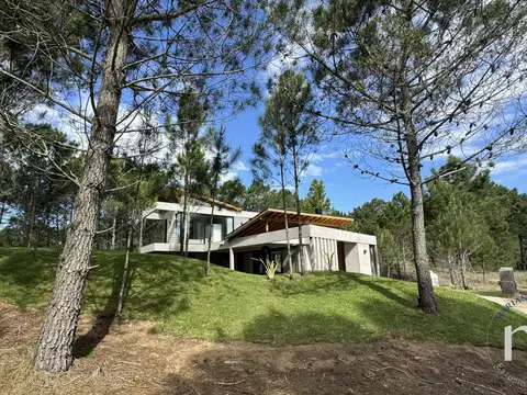 Villa Robles 100