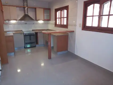 Departamento 5 ambientes con 2 baños