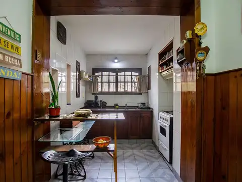 Casa 4 ambientes con 2 baños