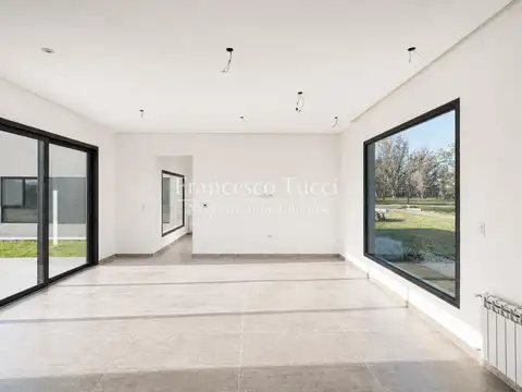 Casa 4 ambientes con 4 baños