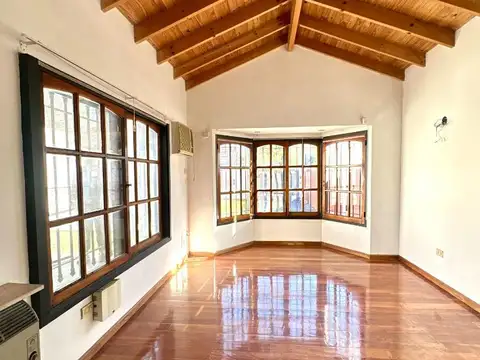 Casa en Venta con 3 cocheras