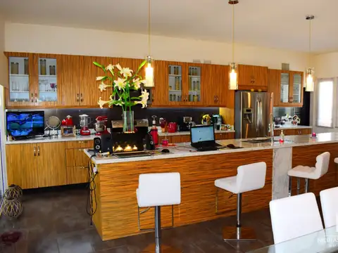 Casa en Venta en Pinares, USD 950.000