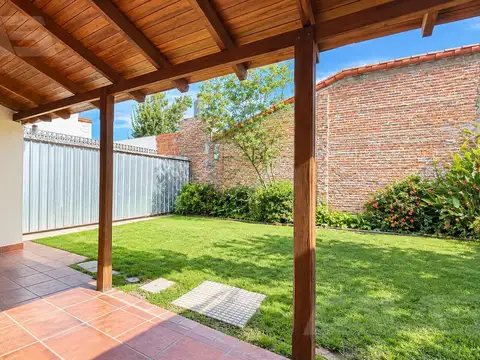 CASA | 4 AMBIENTES | JARDÍN | 3 DORMITORIOS | GALERÍA | CASTELAR SUR