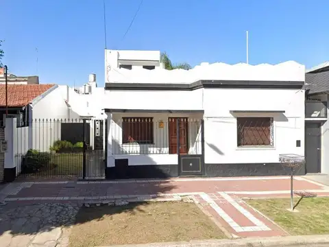 Casa en venta - 3 Dormitorios 1 Baño - Cochera - 164Mts2 - Tres de Febrero