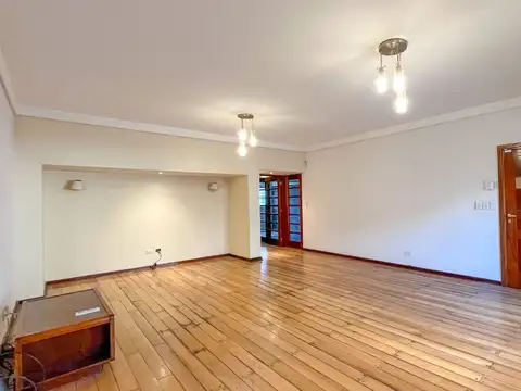 Venta Casa V. Parque 6 amb Gran Jardín. 2 cocheras