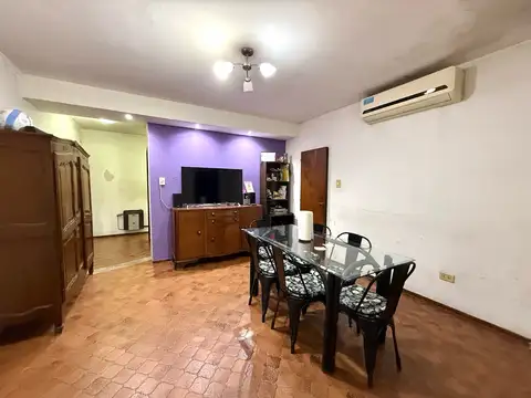 Casa 5 ambientes con 2 baños