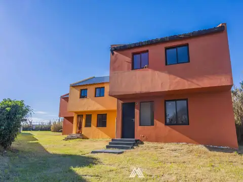 Venta Casa 3 dormitorios en Lagomar con cochera