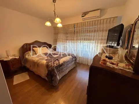 Casa en Venta con 4 cocheras