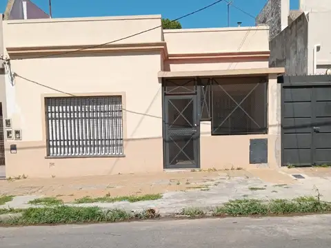 casa sobre lote propio con fondo libre