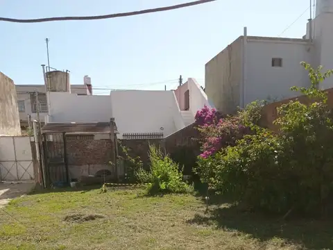 casa sobre lote propio con fondo libre