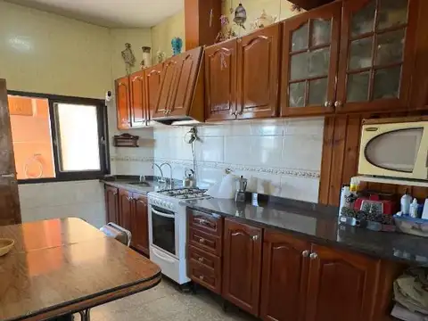 VENTA EN BLOCK  2 LOCALES COMERCIALES + VIVIENDA 4 AMBIENTES