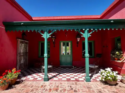 Casa en Venta con 3 cocheras