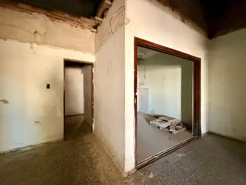 Casa 7 ambientes con 1 baño