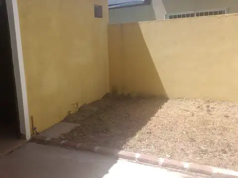 Depto Tipo Casa en Alquiler con 1 cocheras