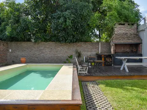 Venta Casa 3 dormitorios con jardín, pileta y parrillero en Alberdi