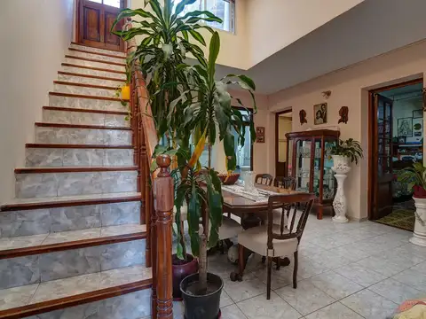 Depto Tipo Casa 5 ambientes con 2 baños