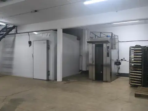 Impecable Local Comercial con Panadería lista p/ trabajar