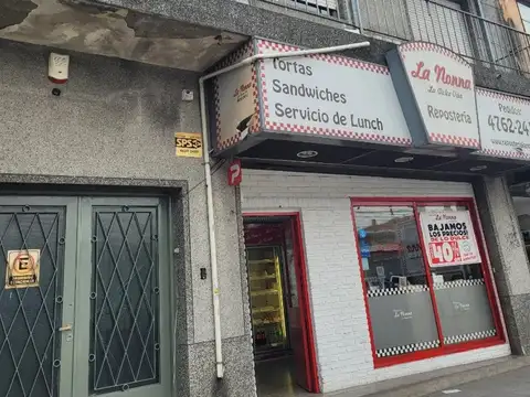 Galpon con viviendas en 1° piso