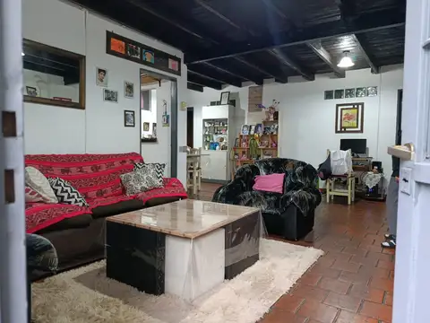 Galpon con viviendas en 1° piso