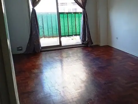 Departamento en venta en Villa Devoto 2 AMB AL FRENTE C/BALCON