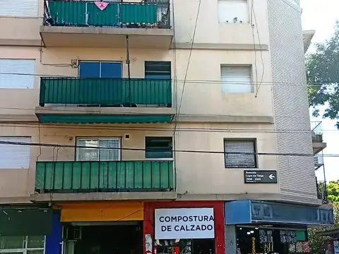 Departamento en venta en Villa Devoto 2 AMB AL FRENTE C/BALCON