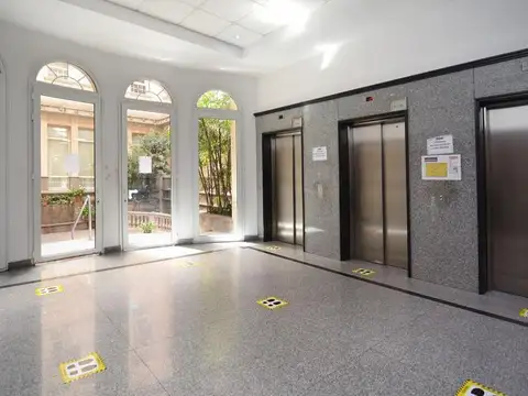 Oficina 7 ambientes con 4 baños