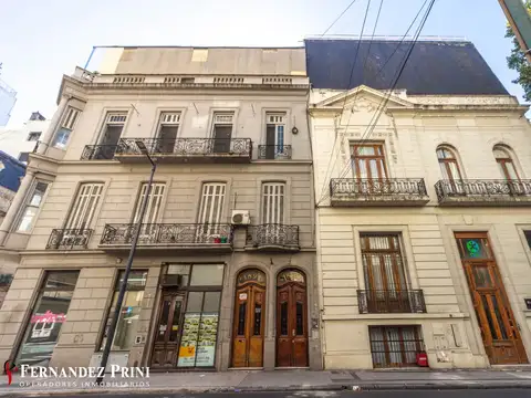 Señorial oficina al frente con entada independiente. En equina, Barrio Norte