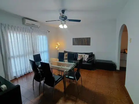 Casa En Muy Buen Estado con Parque en  Gerli