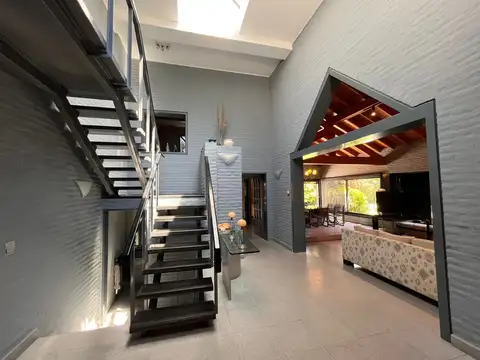 Casa en Venta con 5 cocheras