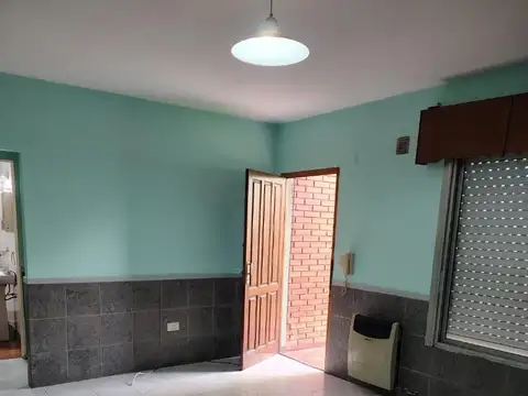 Depto Tipo Casa en Alquiler en Villa Dominico, $ 550.000