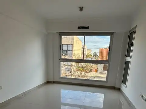 Departamento en Alquiler en Castelar, $ 700.000
