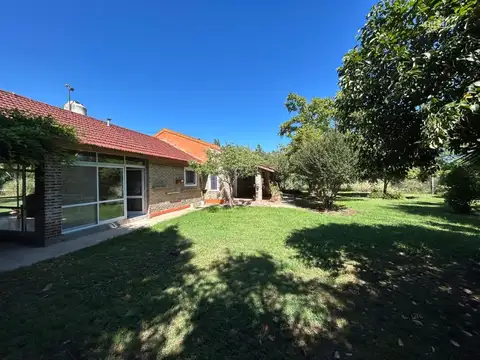 Casa en Venta con 2 cocheras