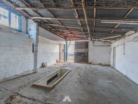 VENTA DE DEPÓSITO Y APARTAMENTO 1 DORMITORIO PANDO