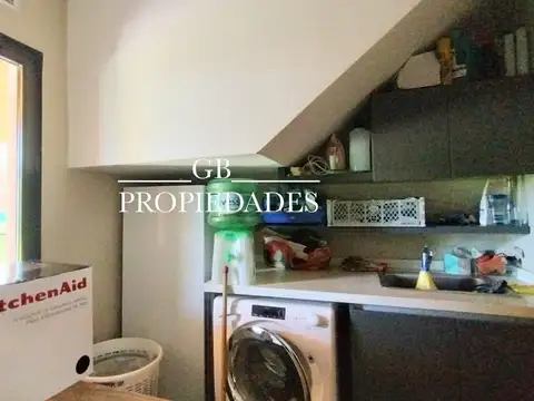 Casa en Venta con 6 cocheras