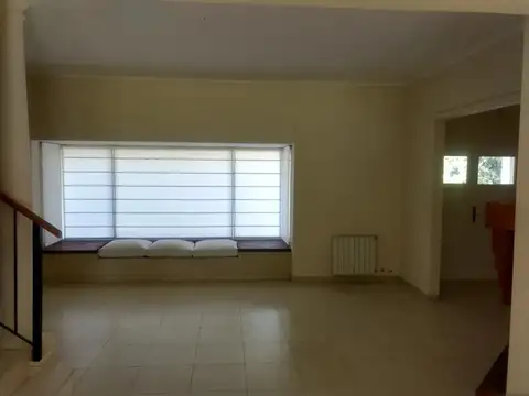 Casa 10 ambientes con 4 baños