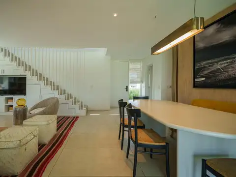 Casa 5 ambientes con 2 baños